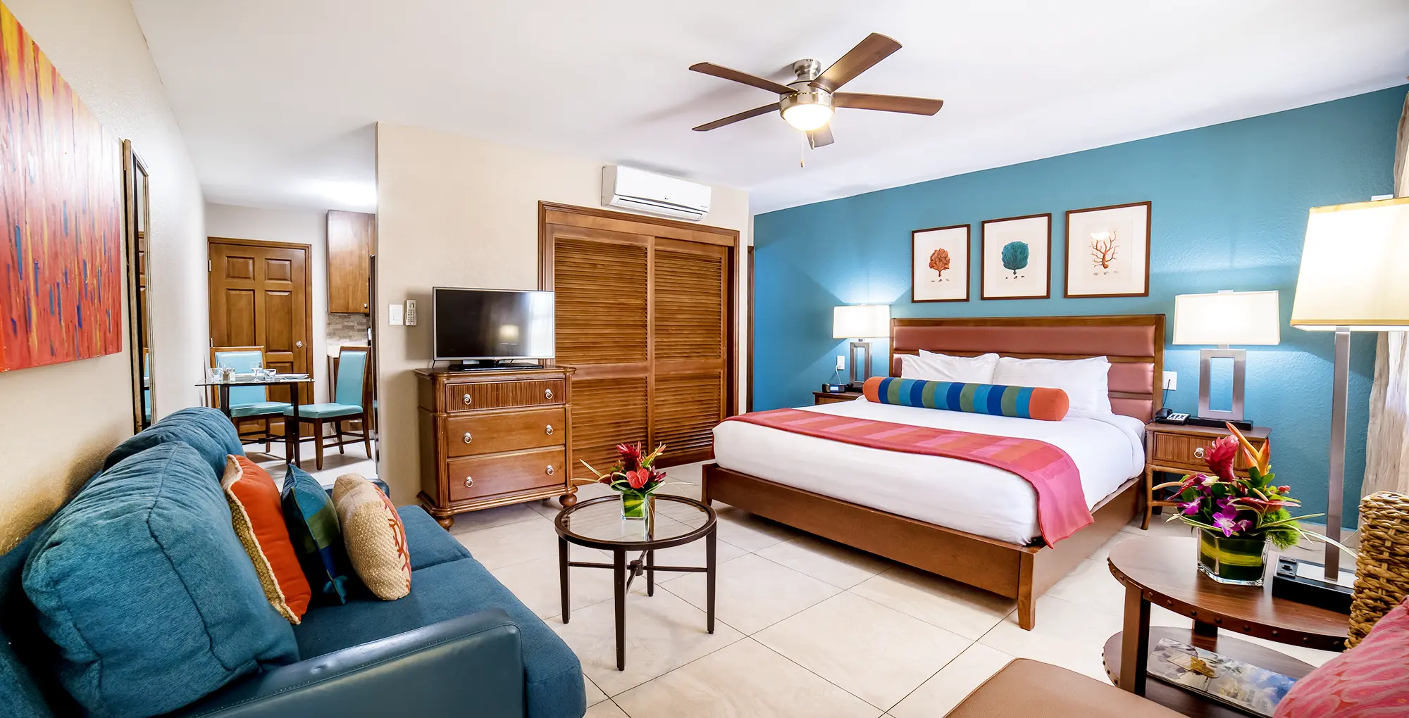 Deluxe Studio living area