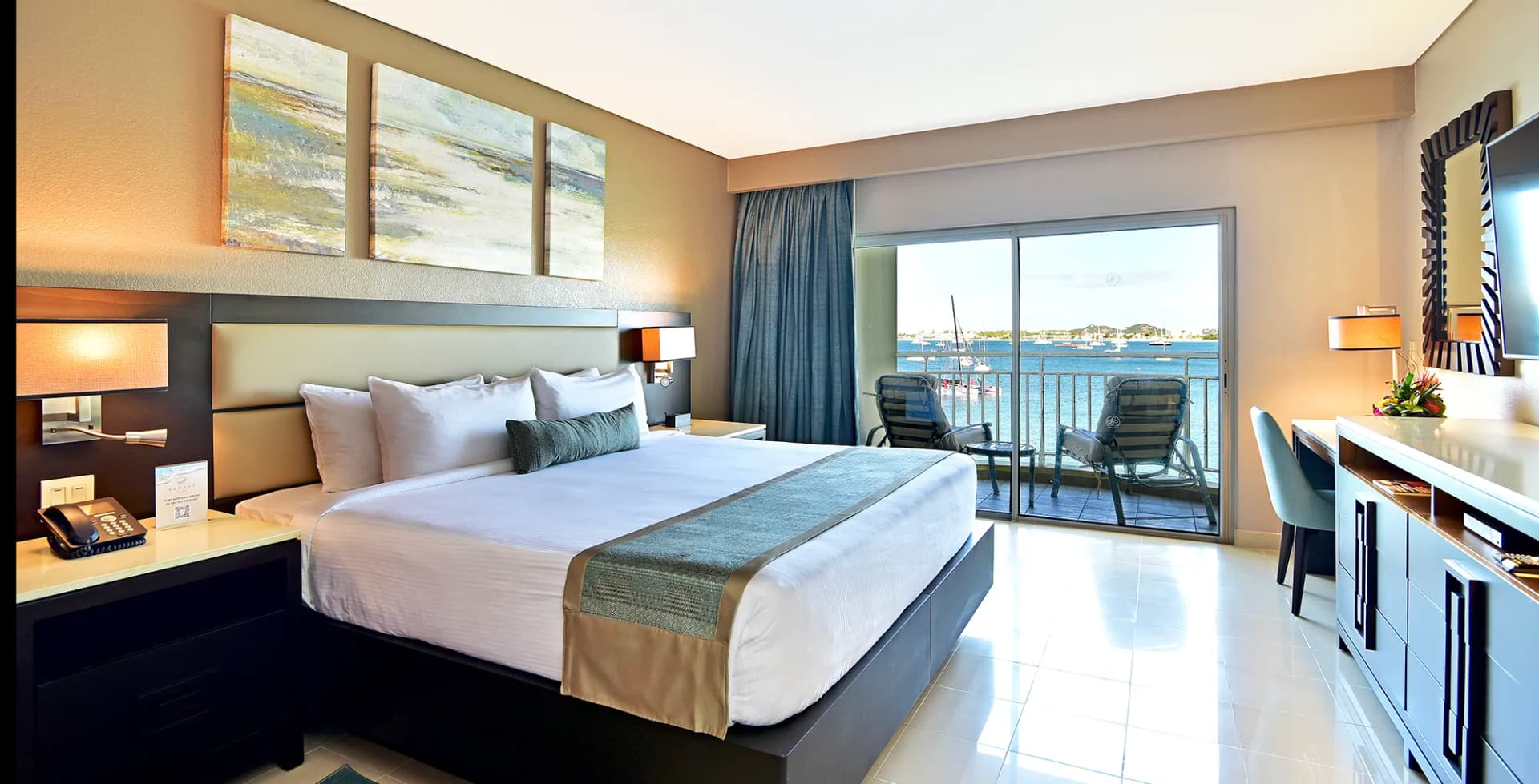 Junior Suite King bedroom