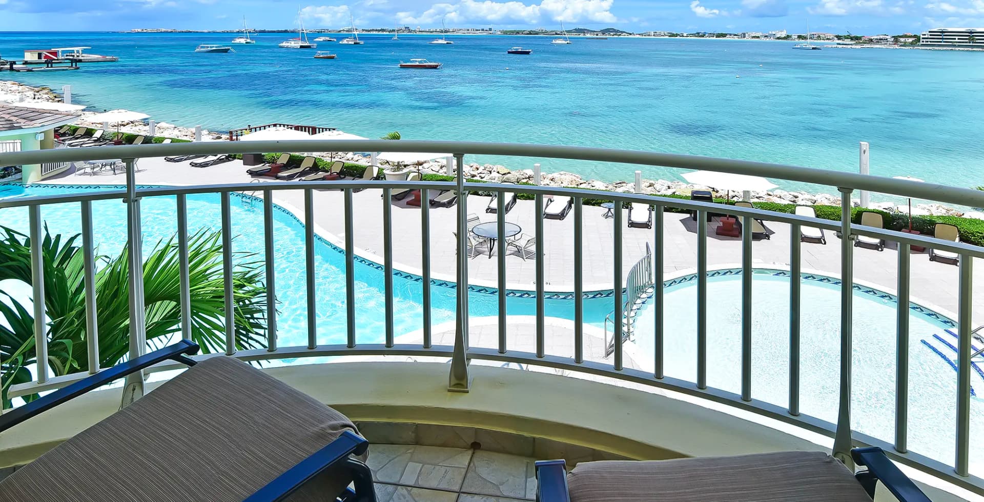 Junior Suite King living area