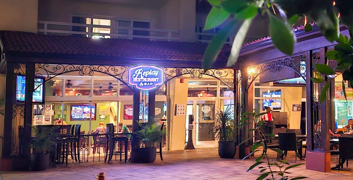 Replay Restaurant interior